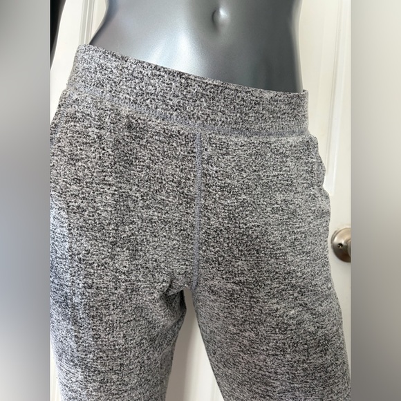 SWEATY BETTY Garudasana Yoga Capris in Heather Gray - Picture 6 of 8